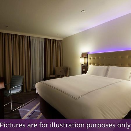 Premier Inn Stuttgart City Centre Exterior photo