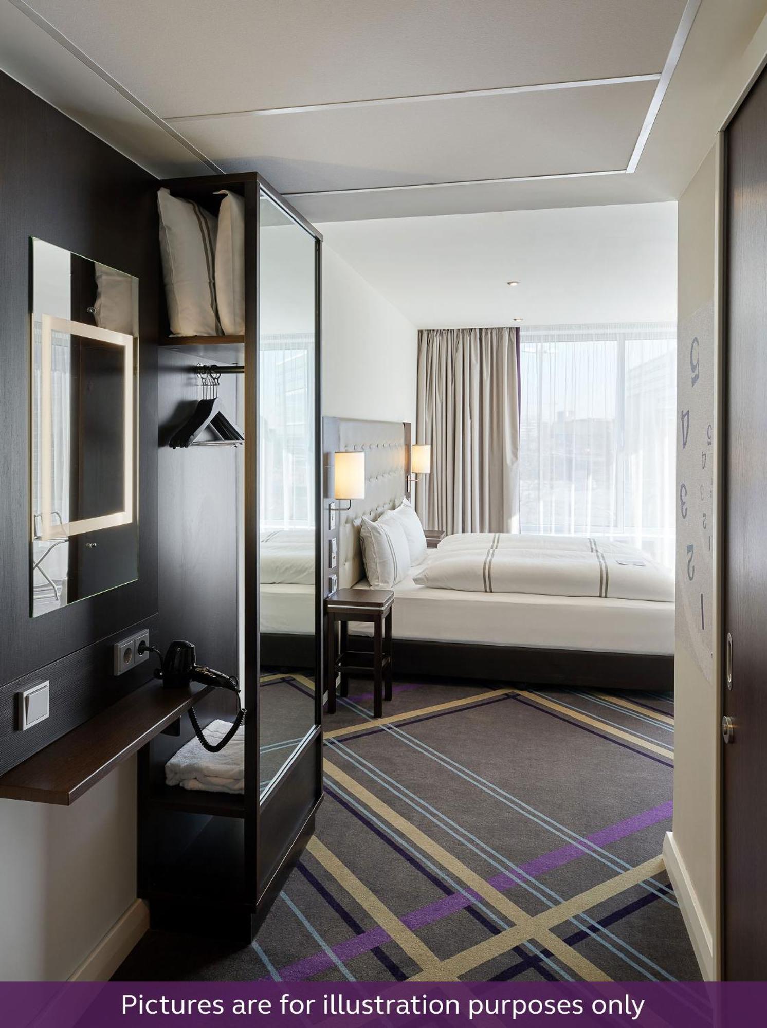 Premier Inn Stuttgart City Centre Exterior photo