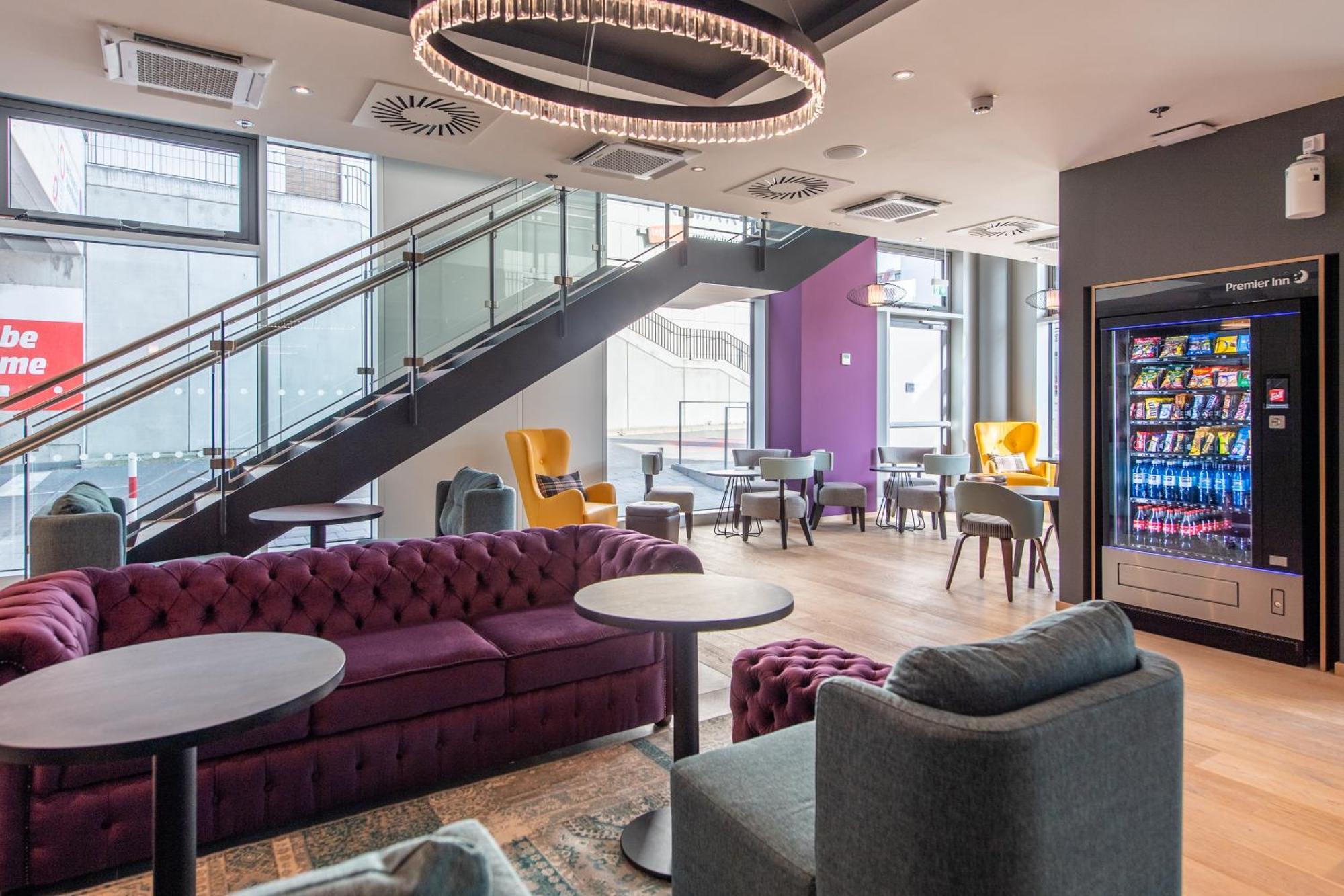 Premier Inn Stuttgart City Centre Exterior photo