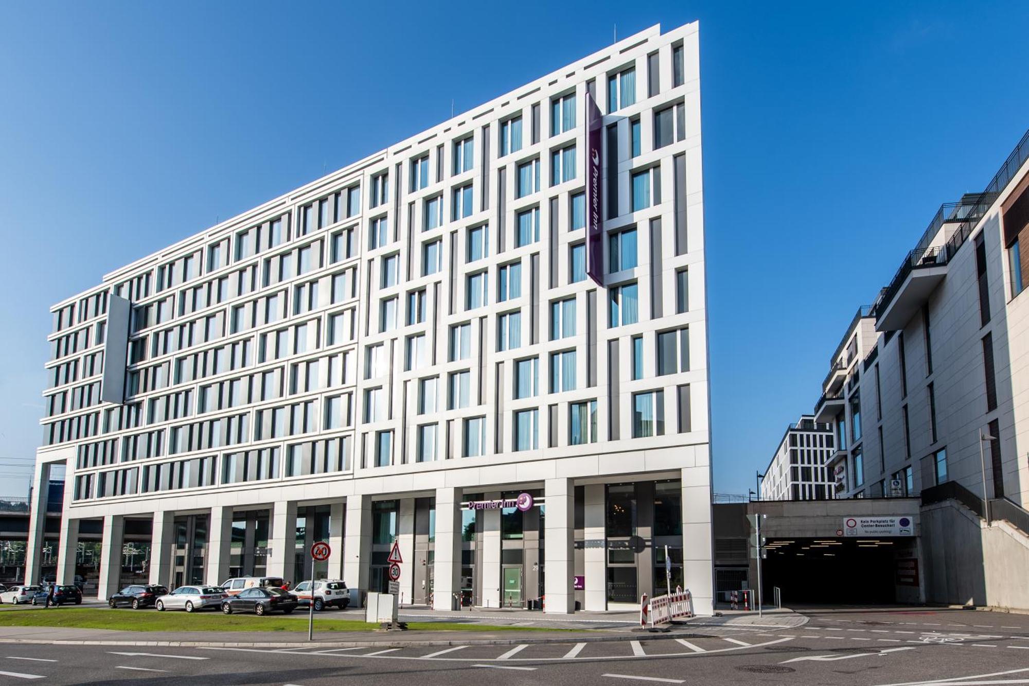 Premier Inn Stuttgart City Centre Exterior photo